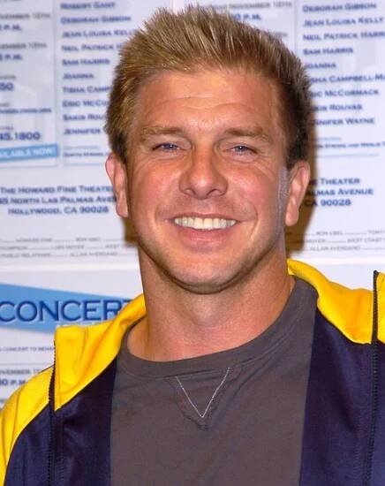 Kenny Johnson při příjezdu do inkoncertní benefici pro projekt andělské jídlo, Howard Fine Theater, Los Angeles, CA, 12. listopadu 2005. Fotografie: David Longendyke/Everett Collection — Stock obrázek