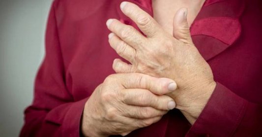 Tyto domácí metody na úlevu od bolavé artritidy nezná většina lidí. Poradí si s nimi i úplný začátečník