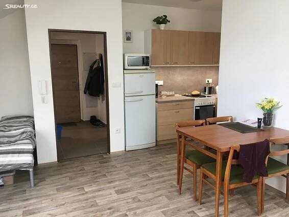Pronájem bytu 1+kk 47 m² (Podkrovní), Újezd, Strážnice