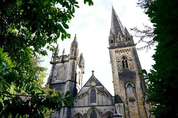 The moving photos as Welsh rugby royalty pack out Llandaff Cathedral to celebrate life of JPR Williams