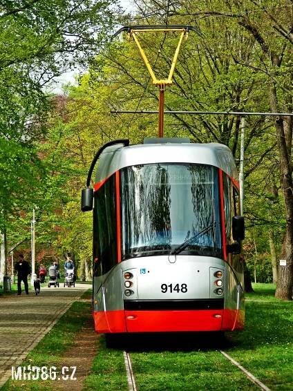 DPP představil zmodernizovanou tramvaj Škoda 14T