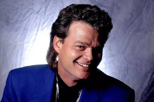 15 Doug Stone Songs That Will Transport You Back to the 90s
