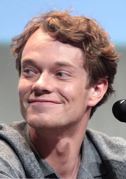 File:Alfie Allen by Gage Skidmore.jpg - Wikimedia Commons