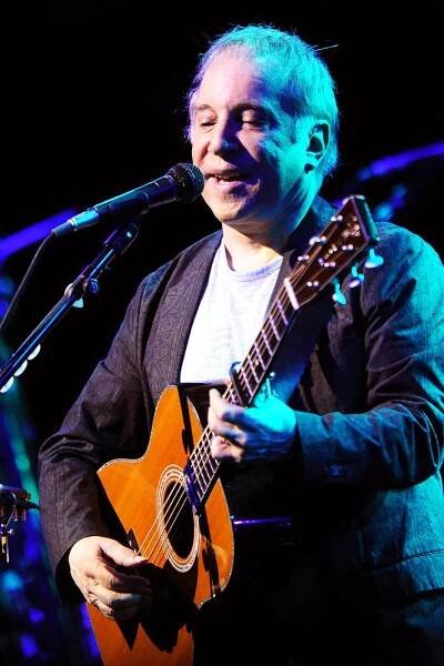 Paul Simon: *13.10.1941, americký písničkář