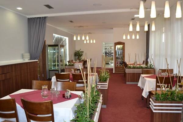 Restaurace Arkáda (nám. Svobody 32, Bučovice)