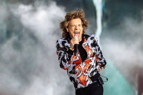 Recenze: Jagger královsky tančil, Richards řval jako lev. Rolling Stones unesli Prahu