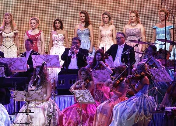 OBRAZEM: André Rieu potěšil české milovníky vážné hudby