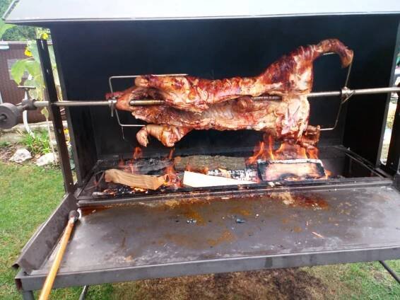 Na naše selátko na grilu budou vasi hosté dlouho vzpomínat