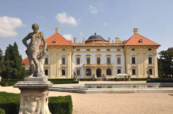 Soubor:Schloss Slavkov u Brna (Austerlitz) (38139885564).jpg