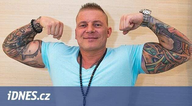 Zemřel Lukáš Hoffmann, našli ho ve stanu. Herec bojoval se závislostí - iDNES.cz