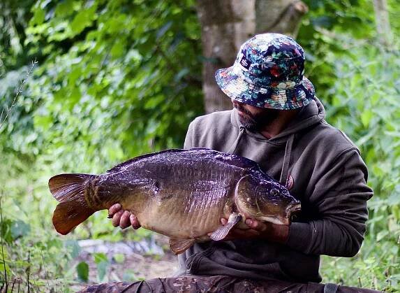 Barni Jackman with a river mirror carp 