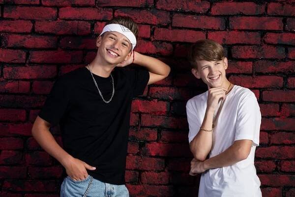 Ben & Mateo dál dobývají srdce teenagerek novou písní Asi tě miluju! - Tojesenzace.cz