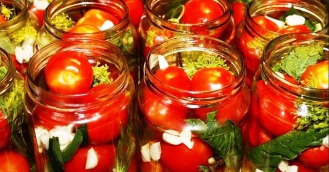 Rustikální recept na skladování rajčat. Takto vydrží roky kdekoliv, ale jsou tak výborné, že je sníme během měsíce