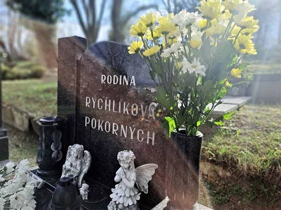 Jaro na hřbitově Všech svatých v Kutné Hoře.