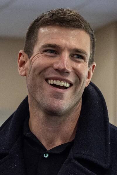 Austin Stowell