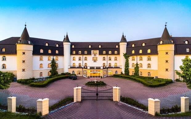 Senohraby u Prahy: Relax v luxusním Hotelu Sen **** se vstupem do wellness se 7 druhy saun, polopenzí a sektem
