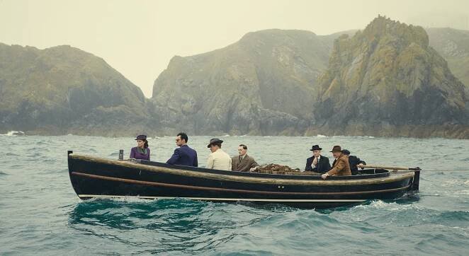 Až tam nezbyl žádný - Epizoda 1 - Z filmu - Maeve Dermody, Aidan Turner, Toby Stephens, Burn Gorman, Charles Dance, Sam Neill