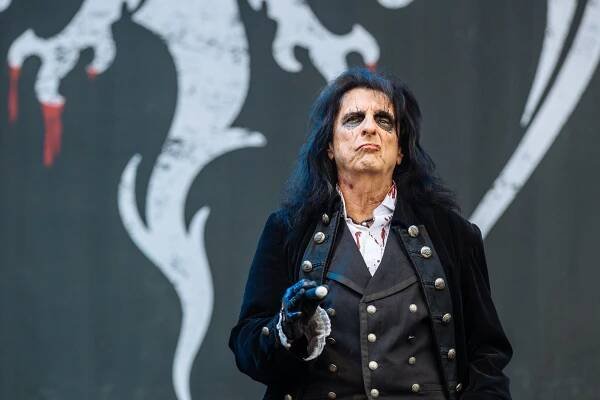 Recenze: Na Ozzyho Osbourna v Praze přišlo 35 tisíc lidí, kytarista Johnny Depp nebyl jen do počtu