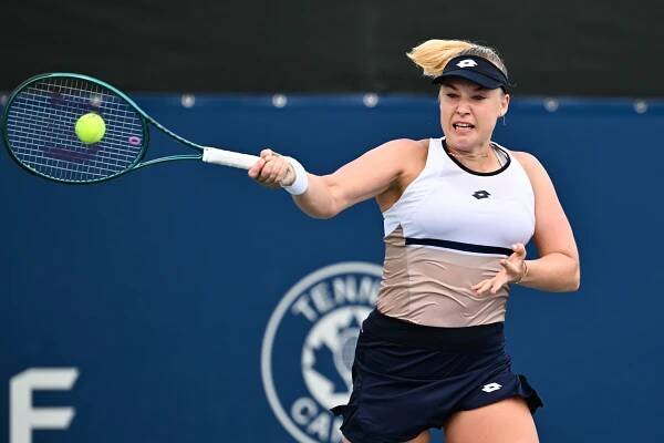 Blinkova bests Dolehide in straight sets in Montreal first round