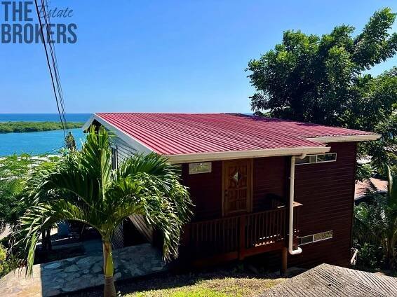Two Story Wooden Home Czech Village, Roatan | Reality.iDNES.cz 