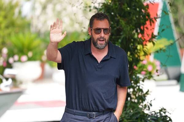 Benátsky filmový festival- herec Adam Sandler. 