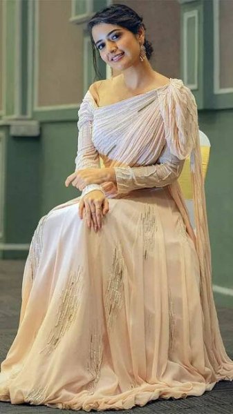 Ashika Ranganath captivates with her irresistible smile
