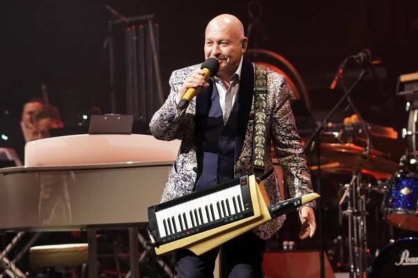 Michal David měl autonehodu: Jsem v pořádku, jsou to jen plechy, ozval se po bouračce