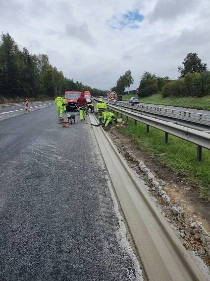 Omezení na dálnici D4 u Mníšku pod Brdy.