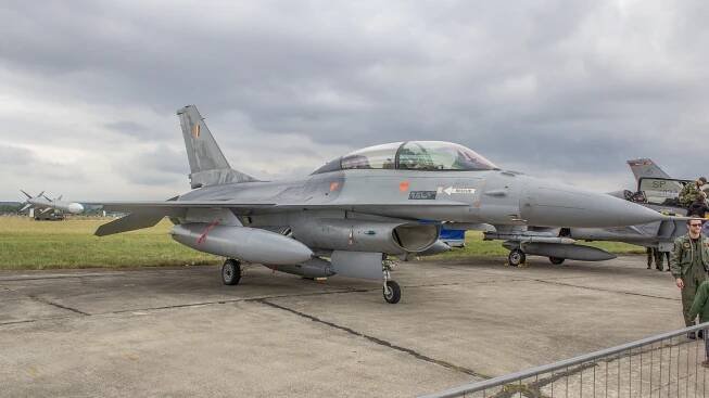 General Dynamics F-16BM Fighting Falcon : General Dynamics