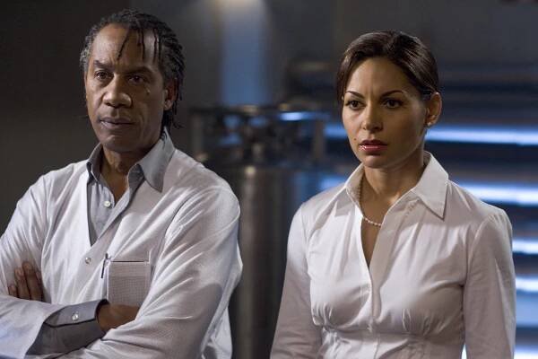 Heuréka – město divů - Rodinné shledání - Z filmu - Joe Morton, Salli Richardson-Whitfield