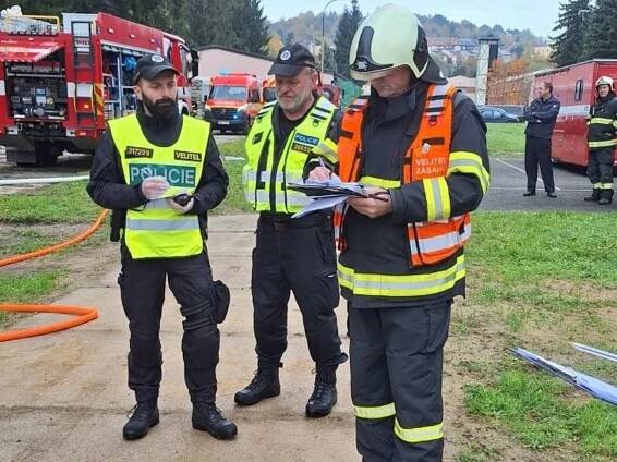 Prachatičtí policisté a hasiči likvidovali drogovou varnu. Naštěstí jen cvičně
