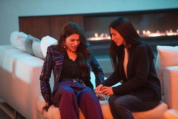Uklízečka - Smoke and Mirrors - Z filmu - Eva De Dominici, Elodie Yung