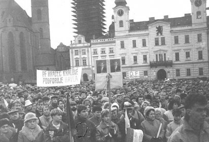 Sametová revoluce v Hradci Králové - Univerzita Hradec Králové