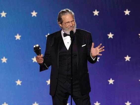 Jeff Bridges Remembers Late Dad Lloyd in Critics Choice Awards Speech: 'Today Is His Birthday'