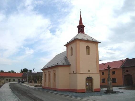 Bystrovany-kaple sv.Bartoloměje z r.1887 na návsi-Foto:Ulrych Mir.