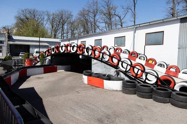 Rozjeďte to: 10–45 minut adrenalinové jízdy v motokáře kubatury 200 cm³ na vymakané trati