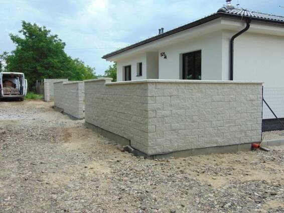 Betónový plot