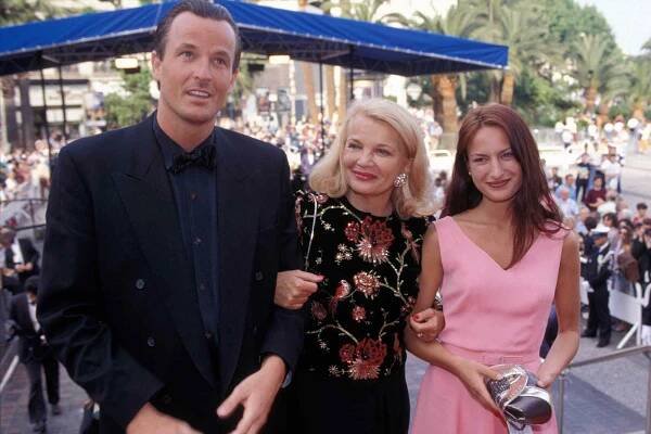 L'actrice Gena Rowlands et ses enfants Nick Cassavetes et Zoe Cassavetes au Festival de Cannes en mai 1992, France.