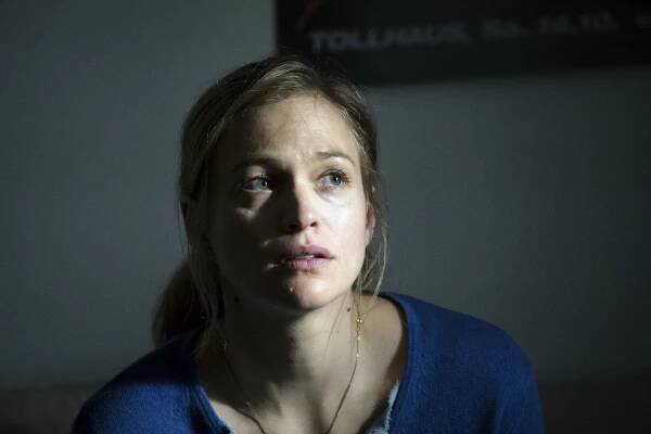 Místo činu - Warum - Z filmu - Julie Engelbrecht