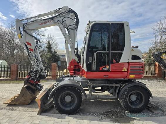 Archiwa Takeuchi - Trust Machinery - Karolina Maniara