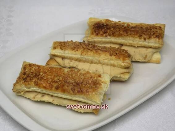 Arašídové sendviče z listového těsta • Recept