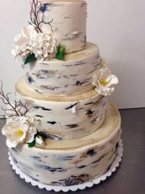 svatební dort s dekorem břízy