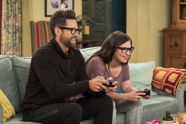 Den za dnem - Work Hard, Play Hard - Z filmu - Todd Grinnell, Isabella Gomez
