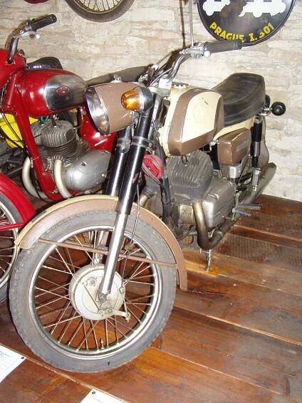 Soubor:ČZ 250 typ 471 (1974).JPG – Wikipedie