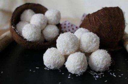 Vánoční cukroví – kokosové kuličky Rafaelo