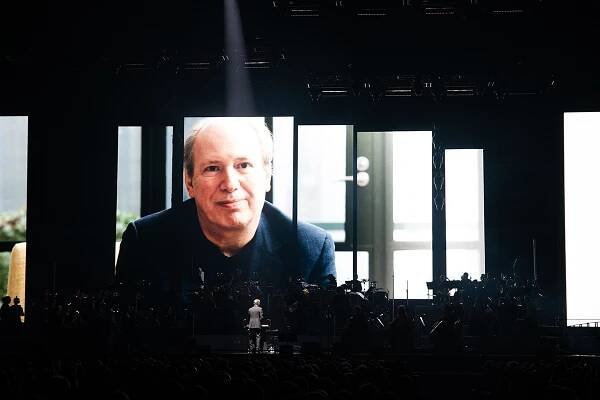 The World of Hans Zimmer s podtitulem A New Dimension