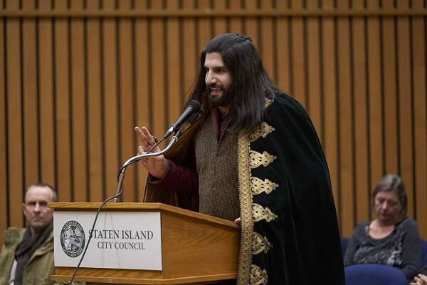 Co děláme v temnotách - Městská rada - Z filmu - Kayvan Novak