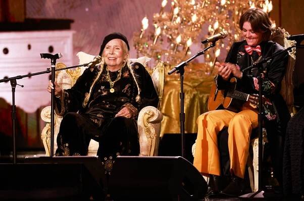 Joni Mitchell Says 'F--k Donald Trump' at Hollywood Bowl, Urges Votes