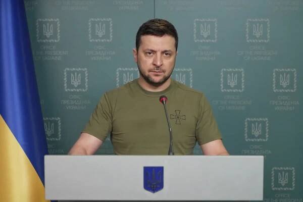 Fotogalerie: Vtipná fotka Macrona a Zelenskyjho se okamžitě stala internetovou senzací 