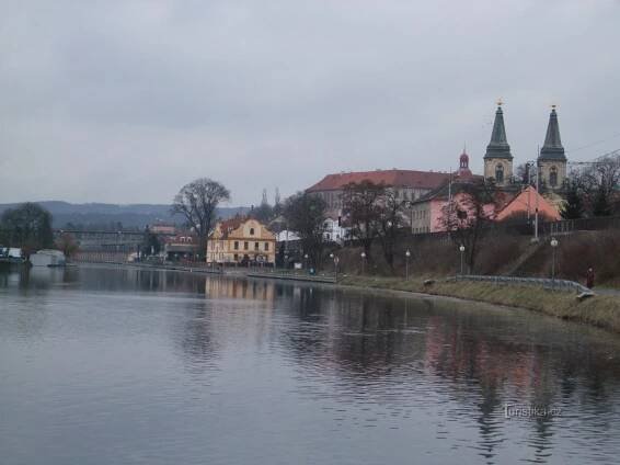 Roudnice nad Labem - nábřeží od plavebních komor